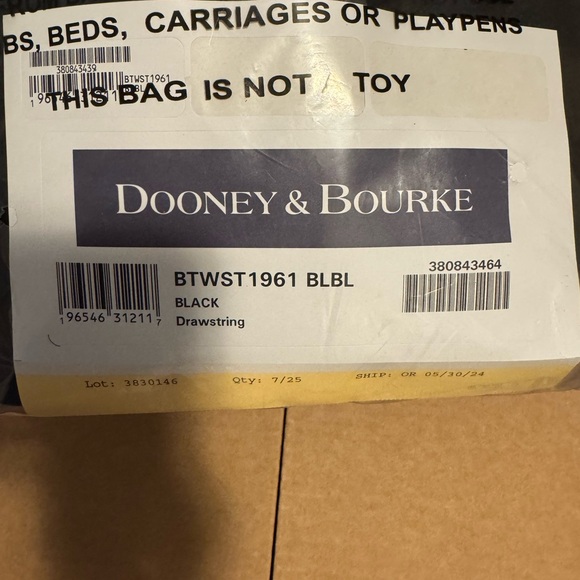 Women’s Dooney and Bourke Bucket bag NWT - Picture 5 of 6